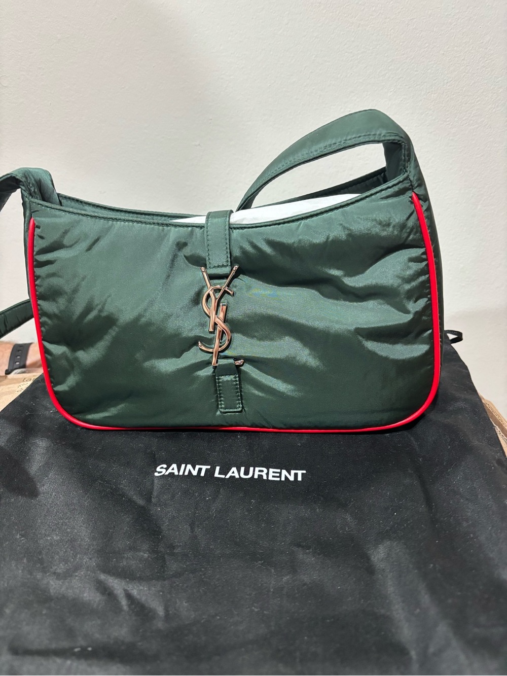 Saint Laurent Le 5 À 7 Shoulder Bag